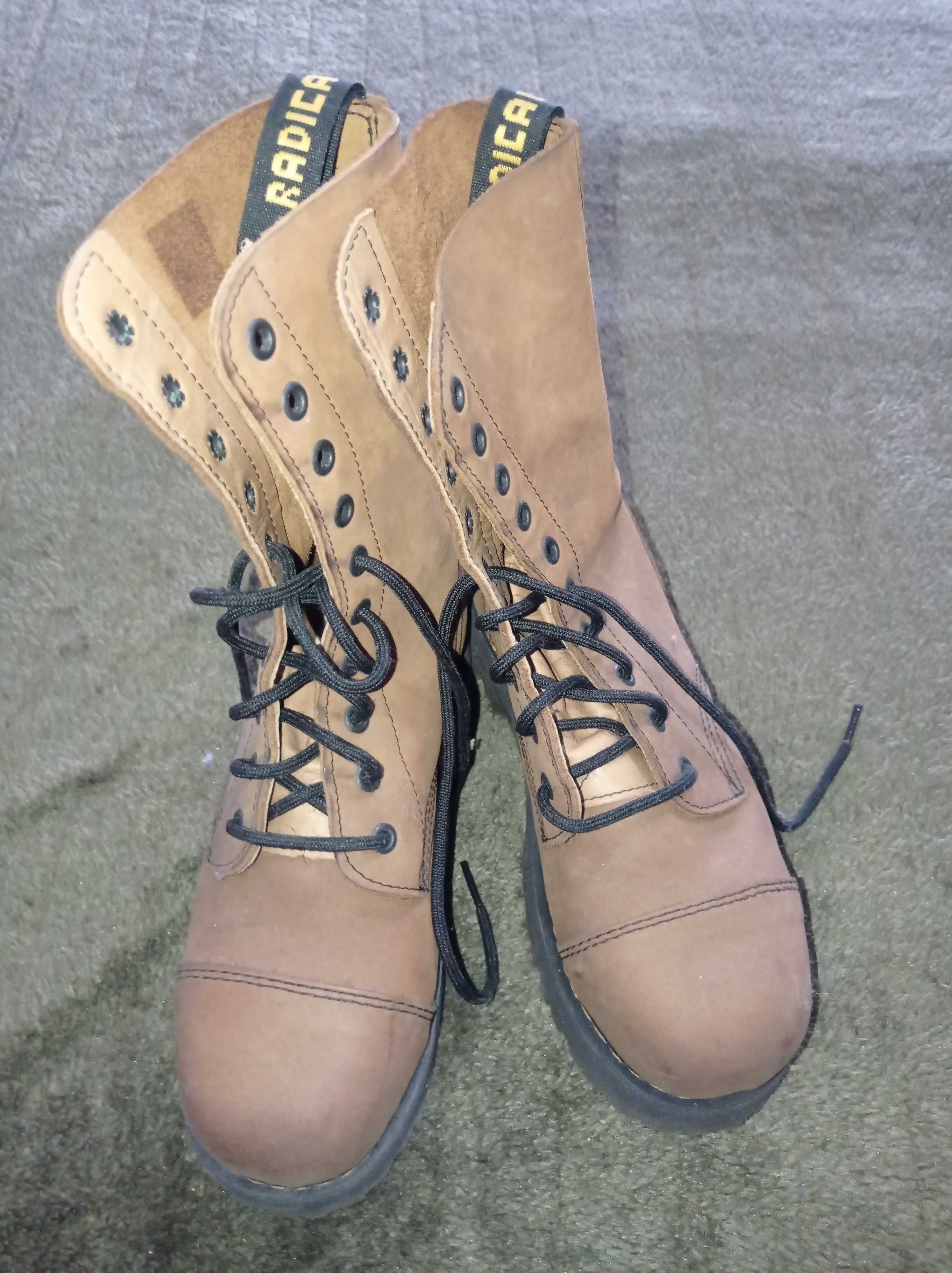 Botas novas, estou a vender por não usar.