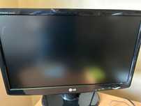 Monitor, głośniki, klawiatura