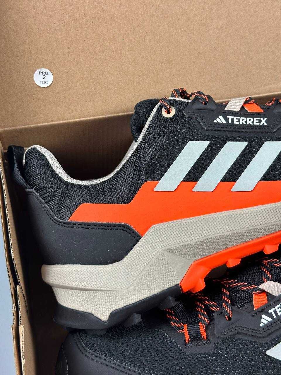 Оригінальні кросівки Adidas Terrex AX4