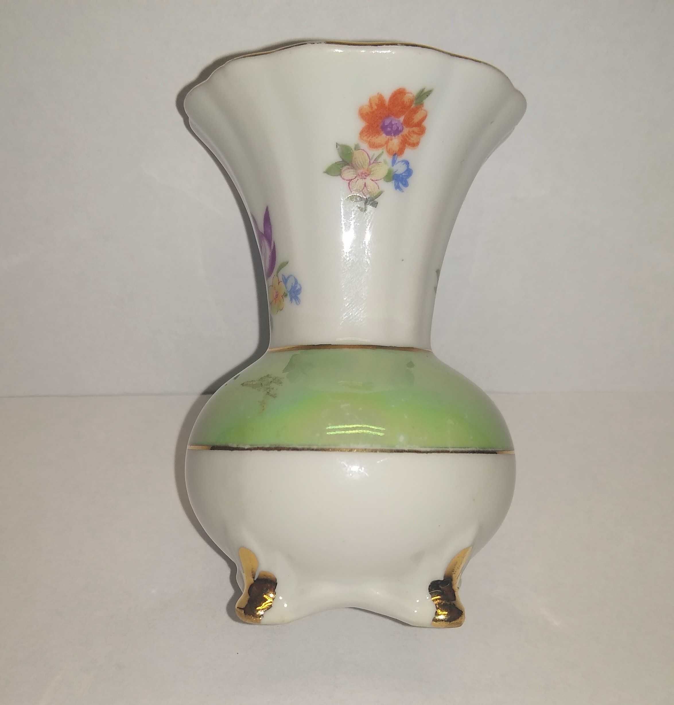 Mały wazonik z delikatnej porcelany, Foreign; XIX/XX wiek
