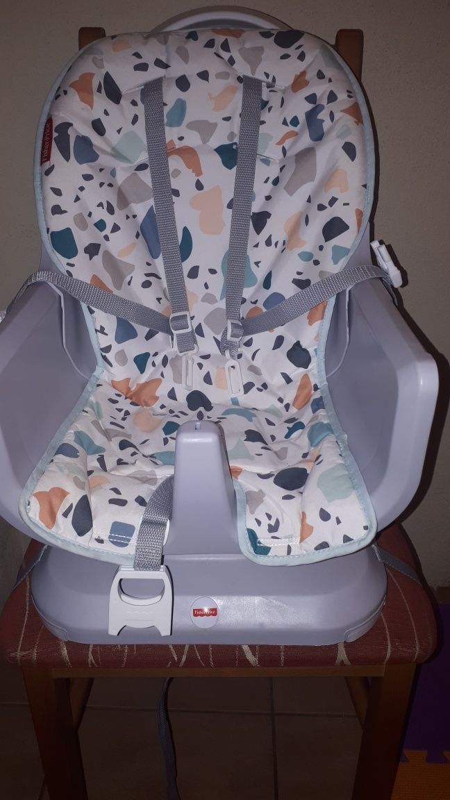 Krzesełko do karmienia Fisher Price