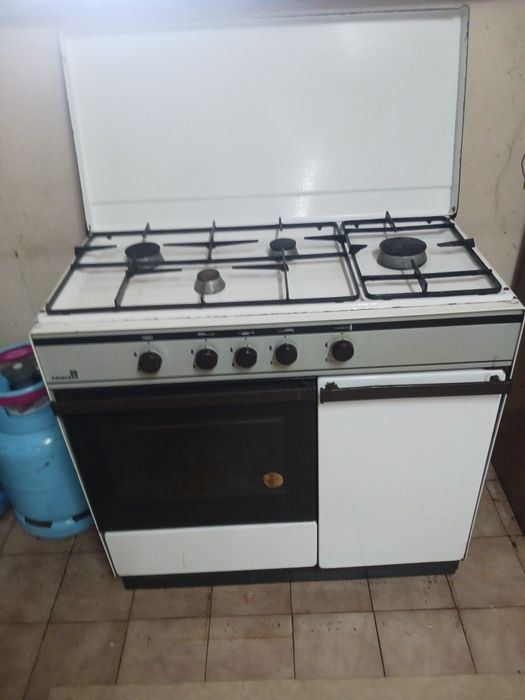 Fogao de gas em perfeito funcionamento possibilidade de fazer entrega