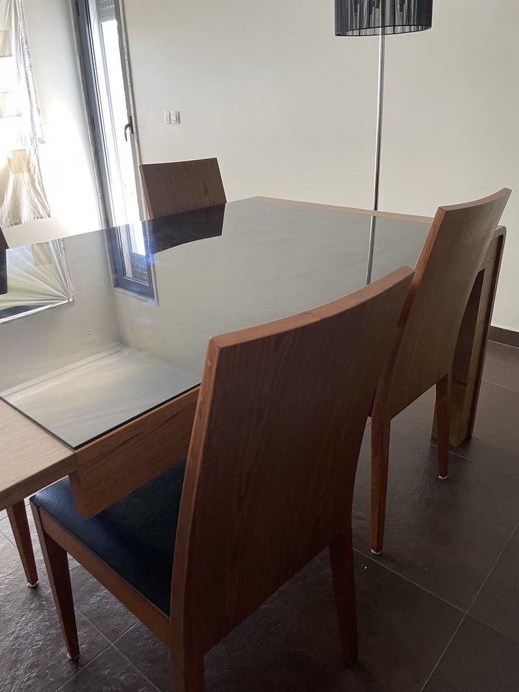 Mesa Sala de jantar em madeira de cerejeira + 4 cadeiras