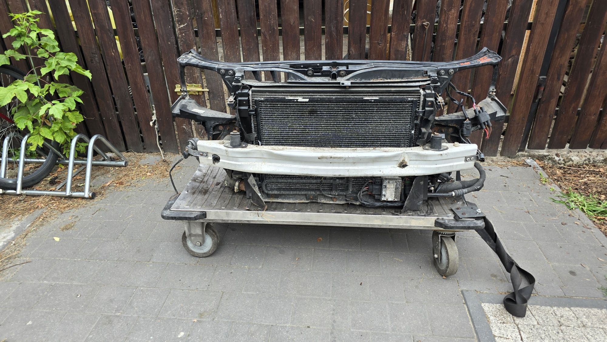 Pas przedni z chłodnicami Audi A4 B7 3.0 tdi Automat