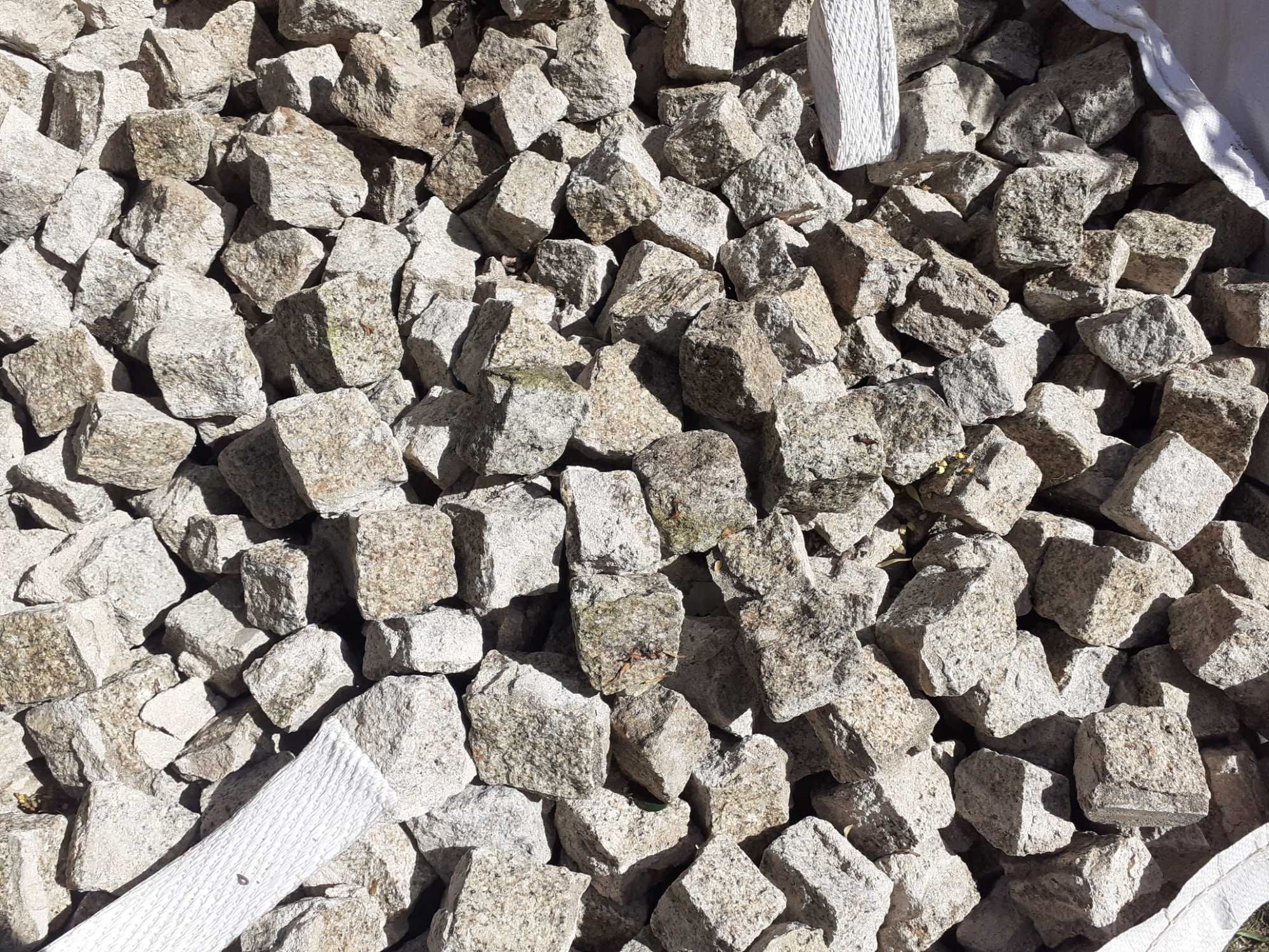 Cubo de pedra granito pequeno 3 m3