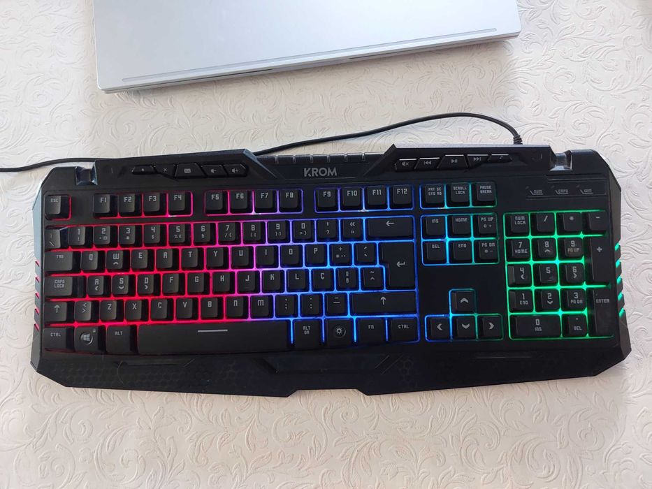 Teclado krom kritic RGB - Bom Estado