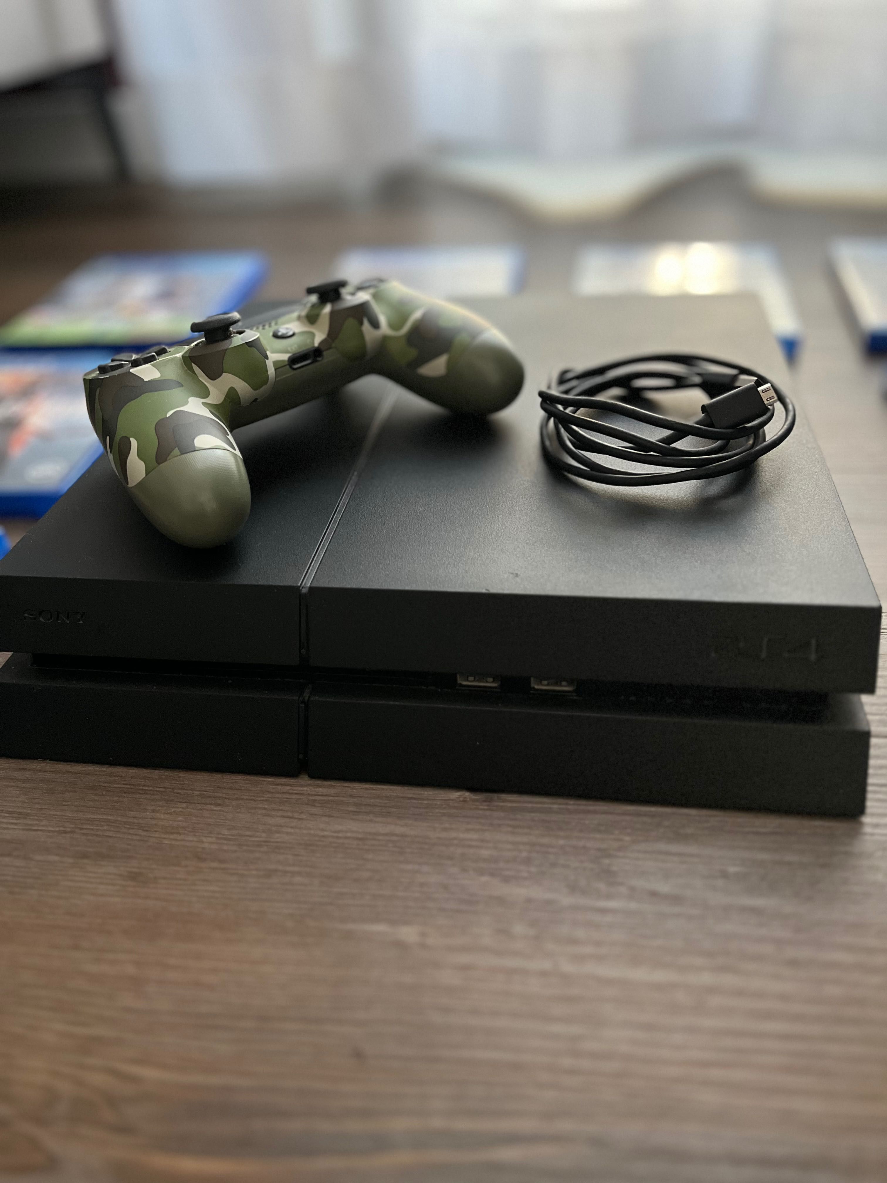 Konsola SONY PlayStation 4 1TB + oryginalny pad moro + zestaw gier