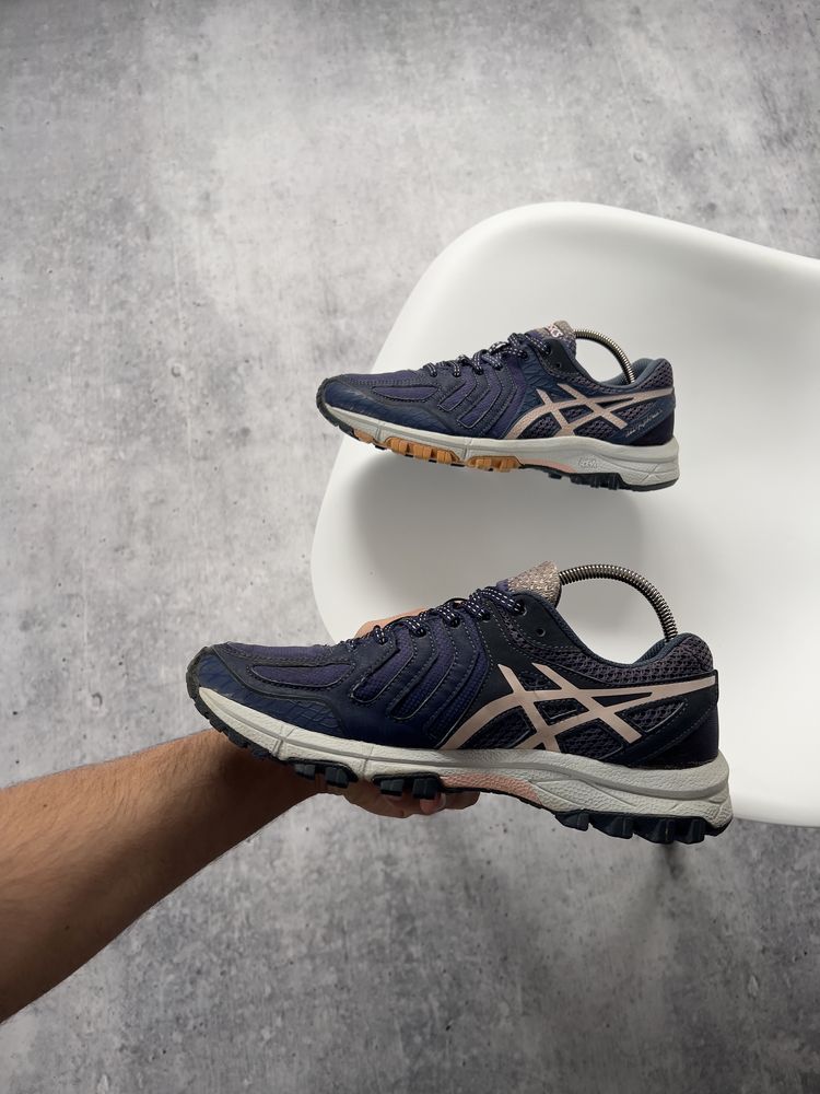 Оригінал! Кросівки Asics. Ідеальний стан! Розмір 39 (24 см.)
