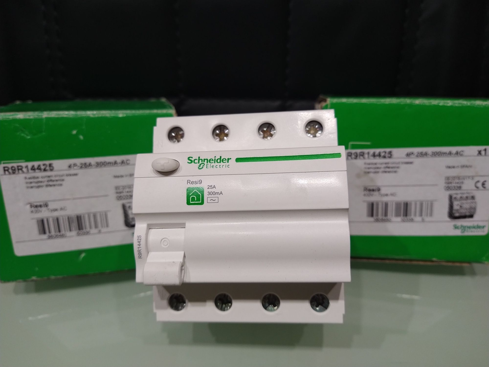 Interruptor Diferencial Tipo AC 3P+N Trifá. Schneider novos.