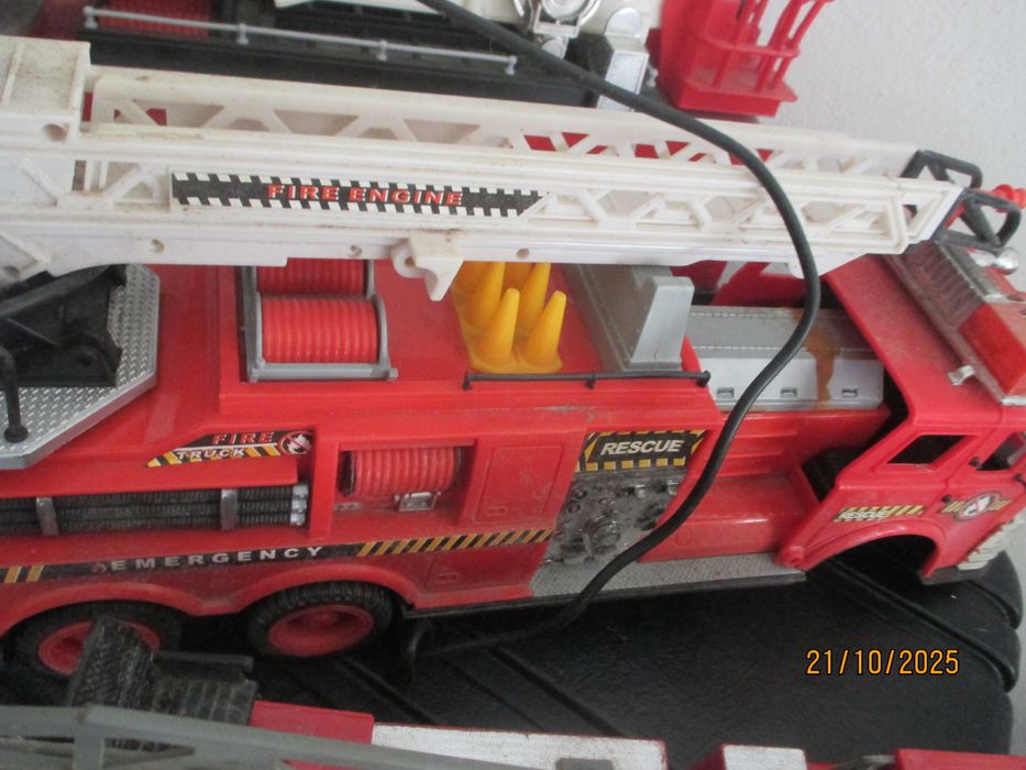 6 carros miniaturas de bombeiros