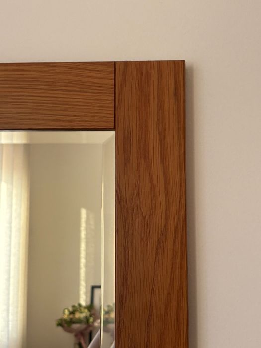 Espelho decorativo com moldura em madeira