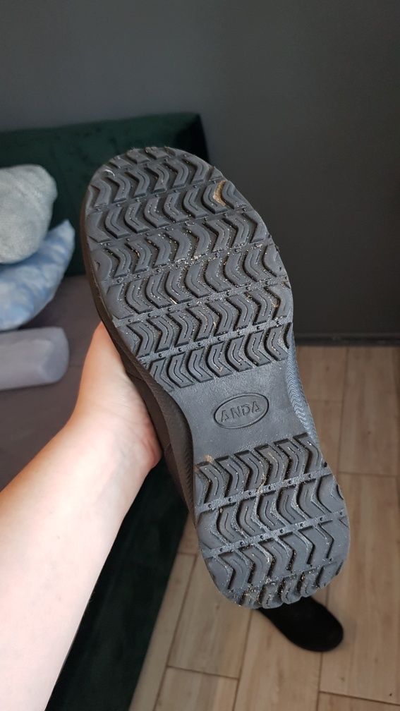 Skórzane czarne śniegowcy górskie, opis N85
