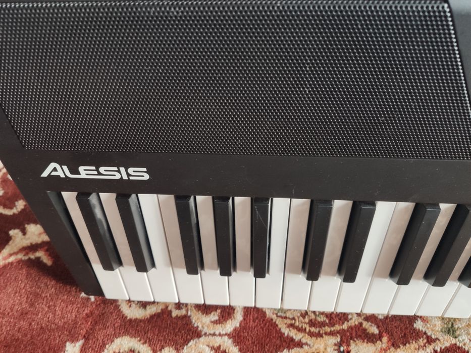 Цифрове піано Alesis Recital 61 як нове