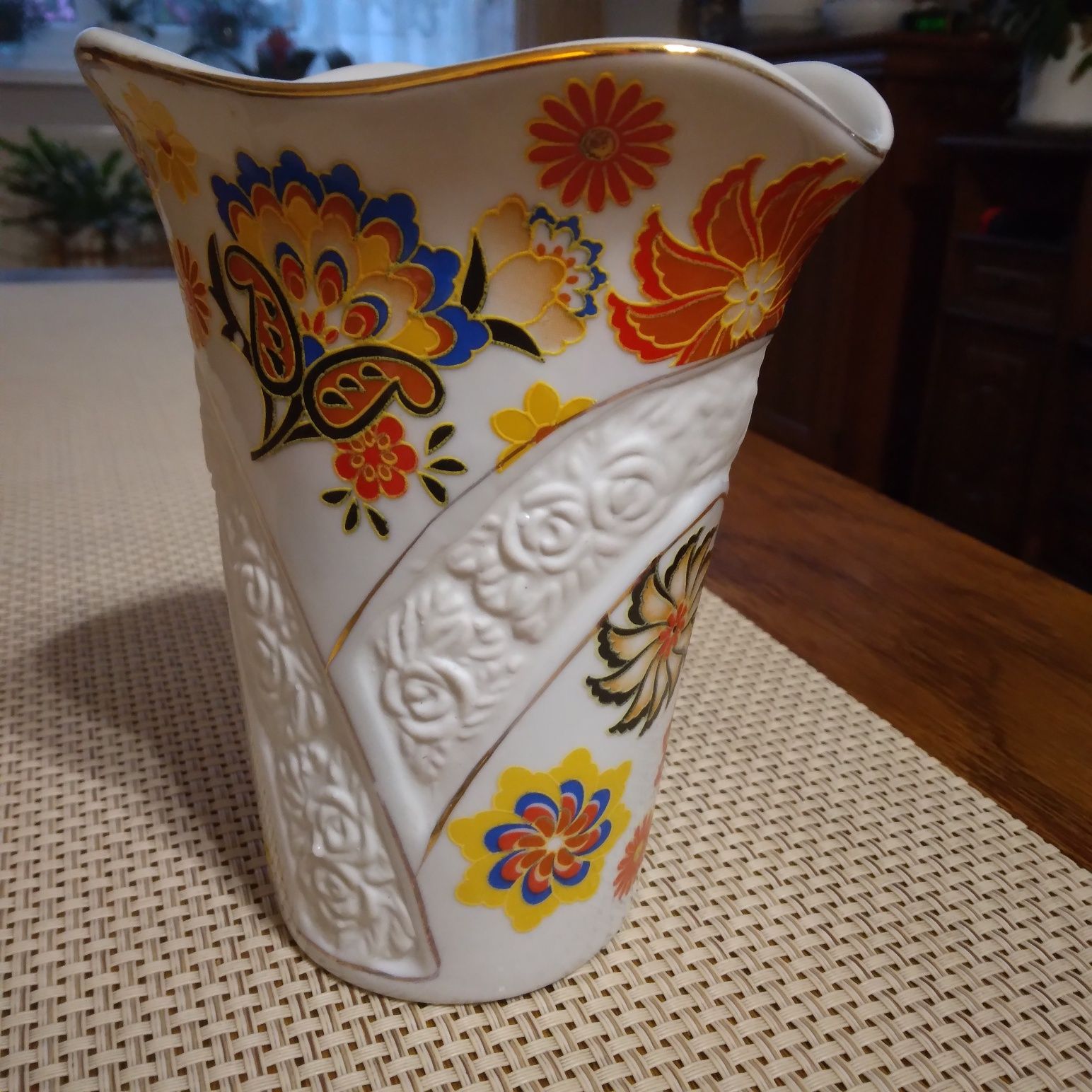 Stary porcelanowy wazonik