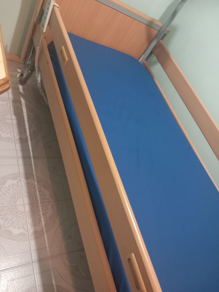 Cama articulada motorizada
