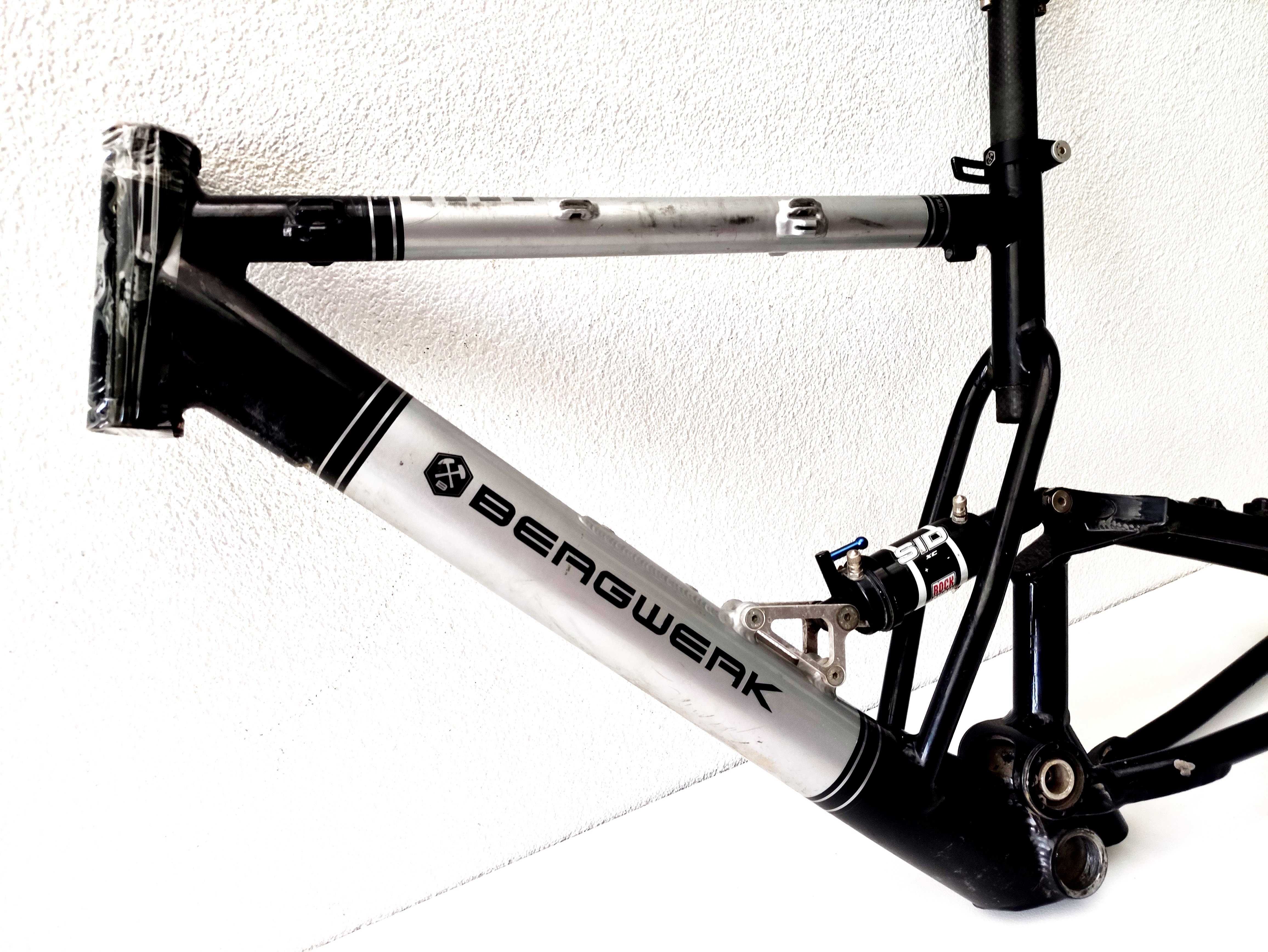 Amortyzowana Rama Full BERGWERK + SID stan BDB Disc 26''