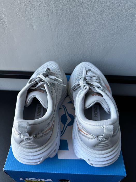 Кросівки жіночі Hoka Bondi 8