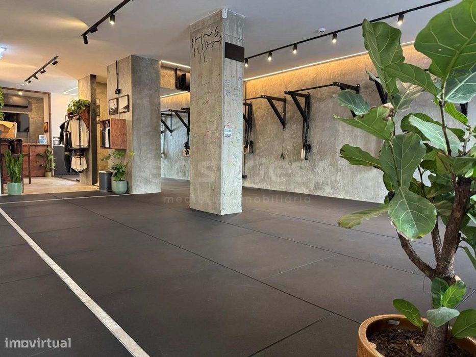 Espaço comercial multifuncional em Alcântara - Lisboa