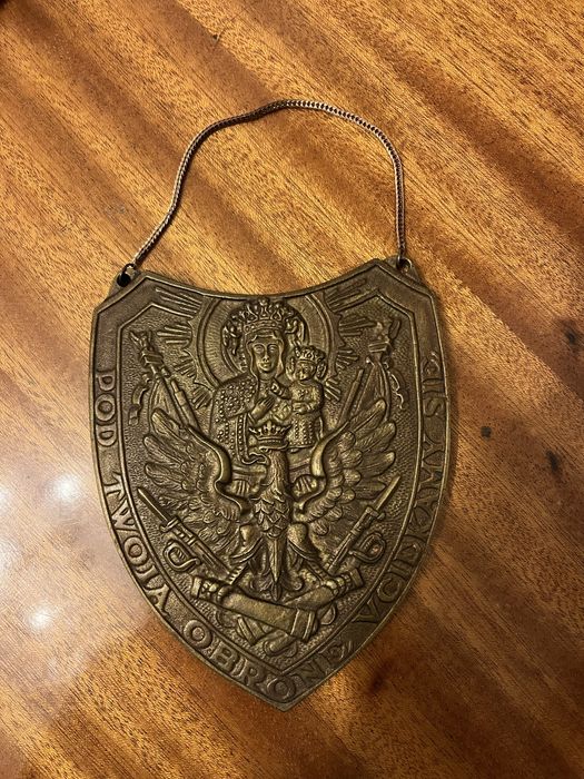 Duży ryngraf Matka Boska Częstochowska z orłem, sztandarami