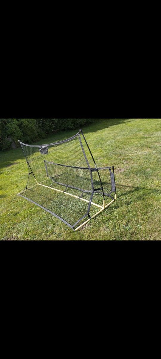 Rebounder trenażer piłkarski