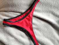 Czerwone stringi xl