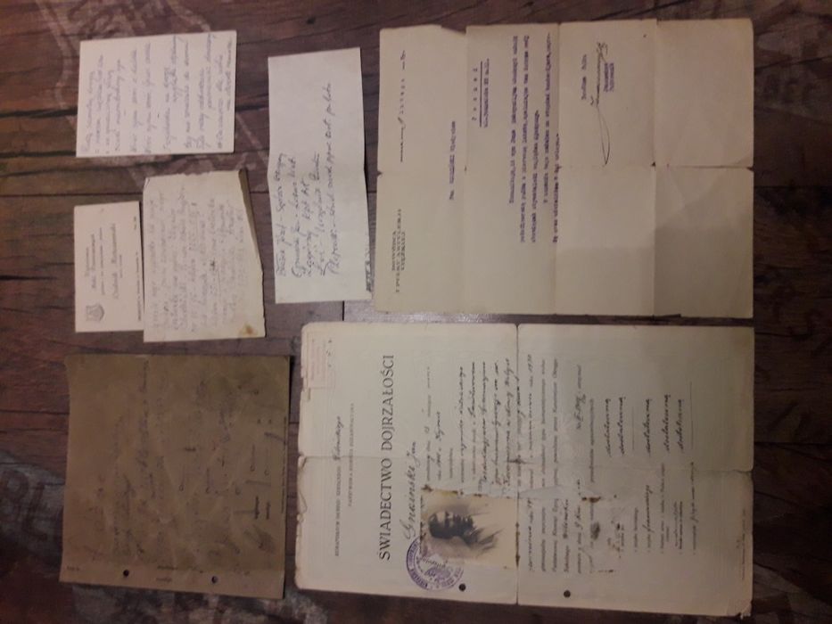 Antyki stare książki i dokumenty