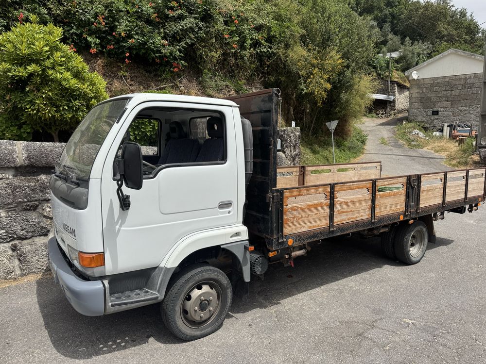 Nissan cabstar 127 mil km’s reais