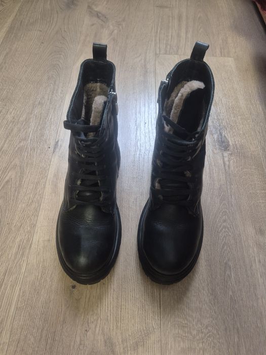 Зимние кожанные ботинки 35р