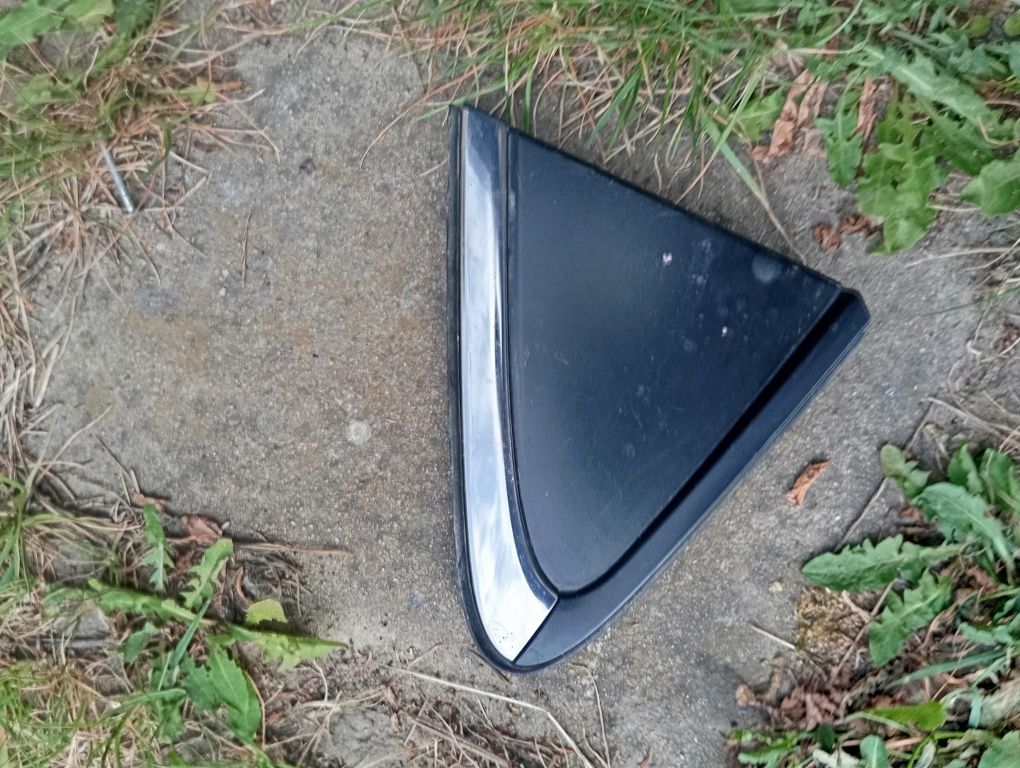 Zaślepka błotnika tylnego tył prawa strona Toyota Corolla E21 Oryginał