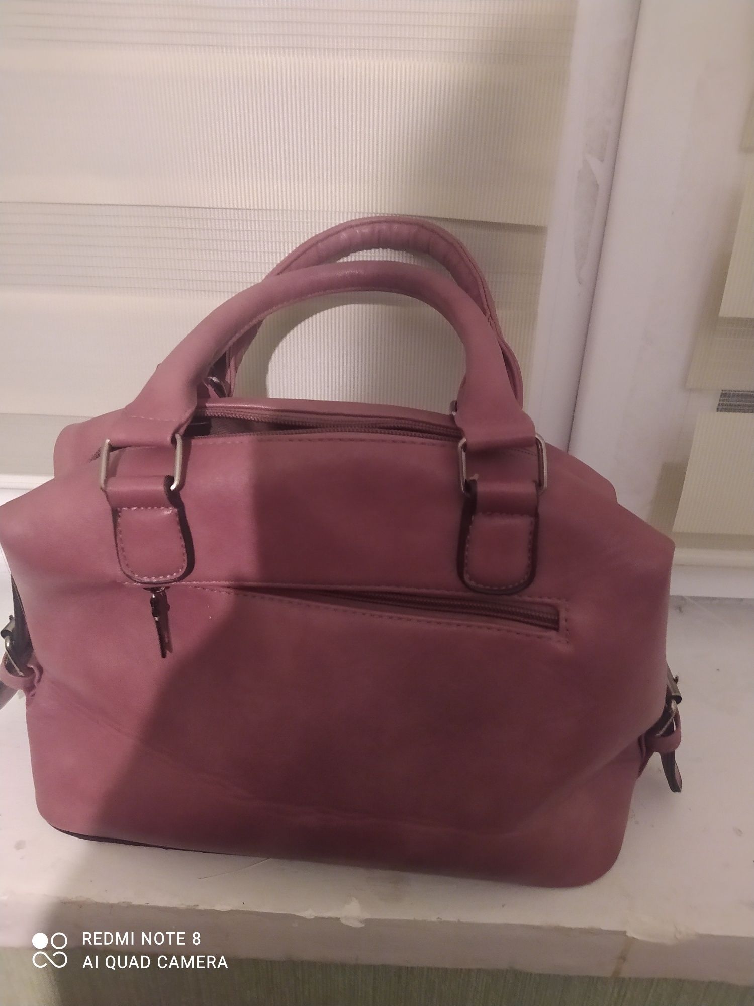 Женская  лиловая  сумочка