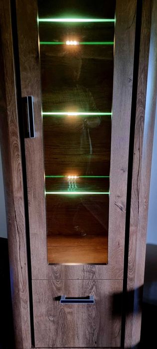 Witryna podświetlana Kolekcja AMARANT - MEBLE GOŁĄB (dąb lefaks)