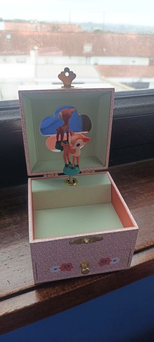 Caixa de música de criança