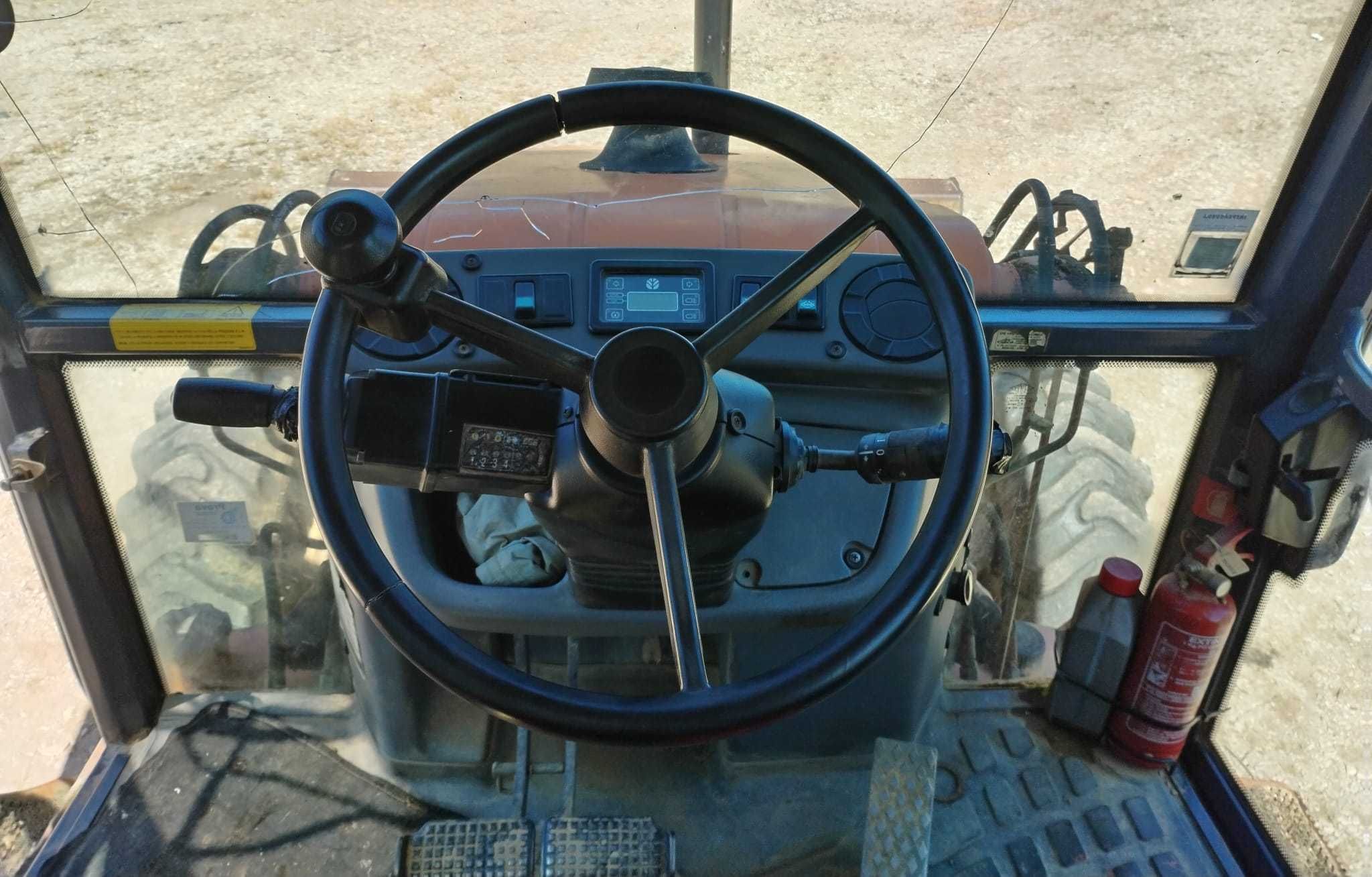 Retroescavadora Fiat Hitachi FB110 , com caixa automática.