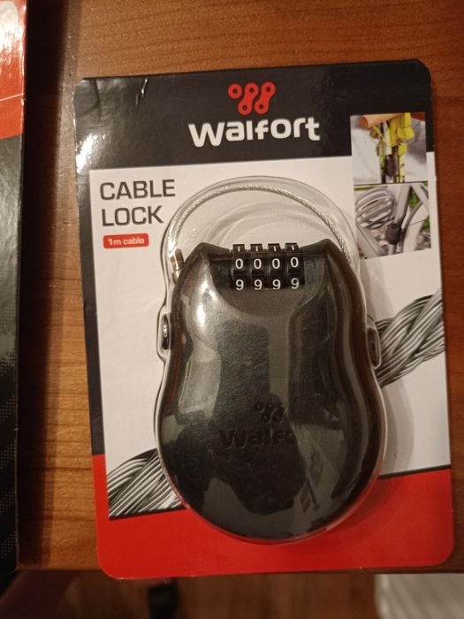 Zestaw akcesoriów rowerowych pompka, lampki, zapięcie, uchwyt na bidon