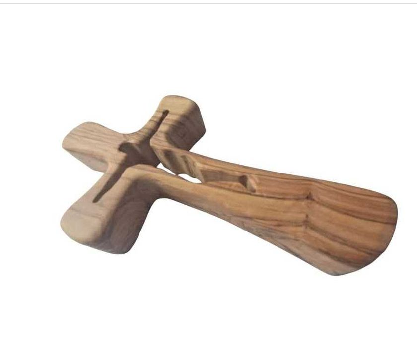 Krzyż z drewna oliwnego rękodzieło handmade 21 cm wysoki wiszący