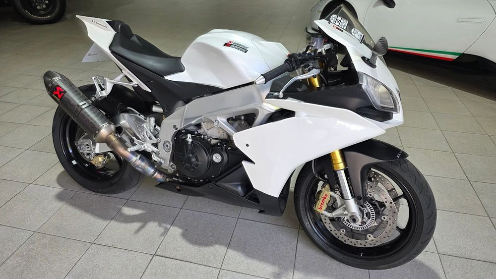 Aprilia RSV  4 R APRC (1 Dono)