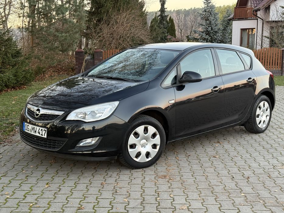 Opel Astra J 1.4 2011 • 136 000 km • super stan • gotowa do jazdy