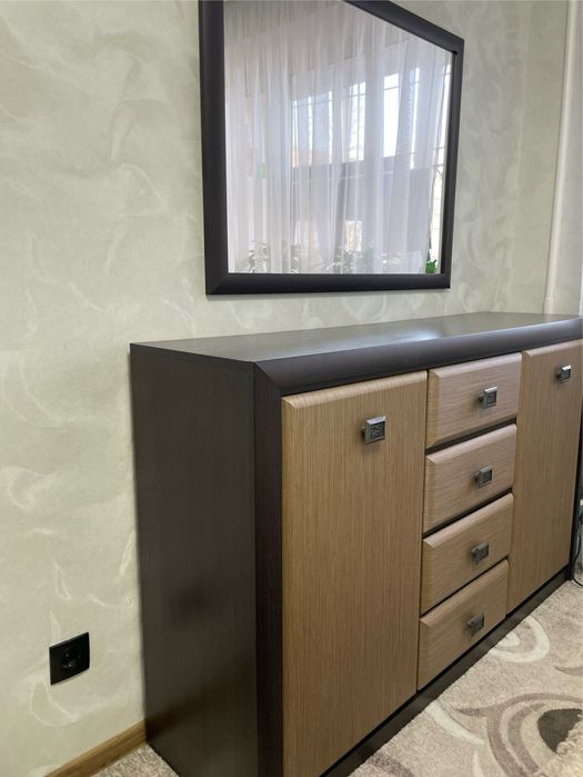 Спальня коен, ліжко, комод, тумба, дзеркало