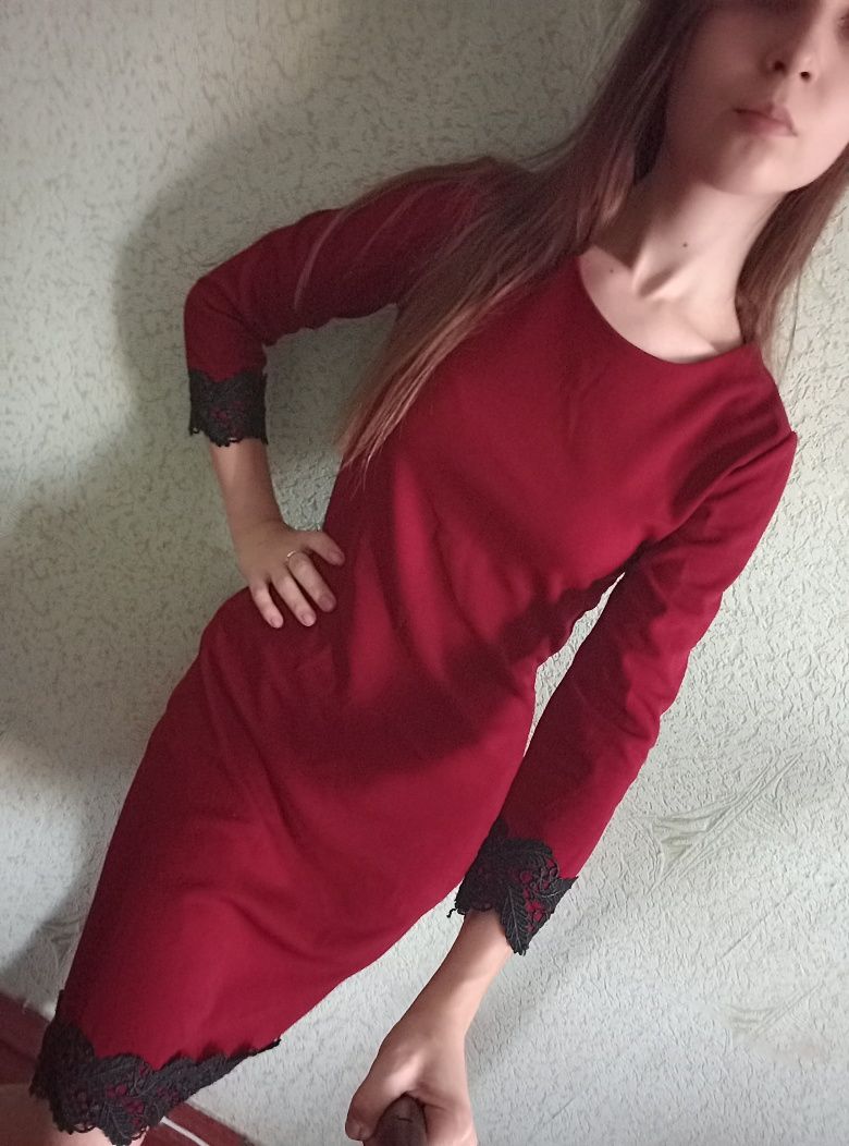 Сукня бордова приталена S