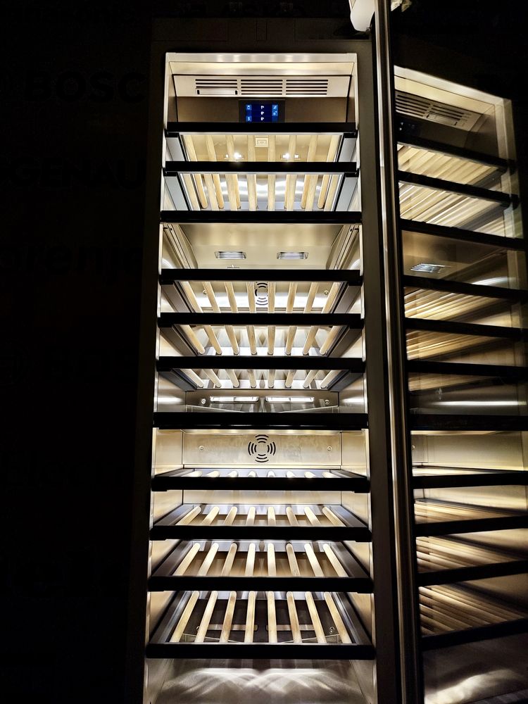 Повновбудована винна шафа GAGGENAU серії Vario400, 3зони, push-to-open