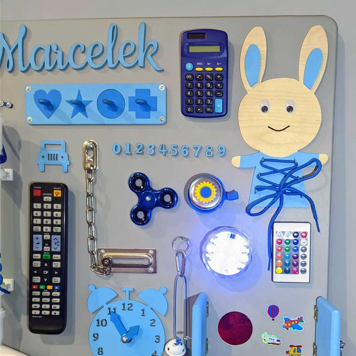 Tablica manipulacyjna sensoryczna Montessori 60cm x 50cm - Błękit Imię
