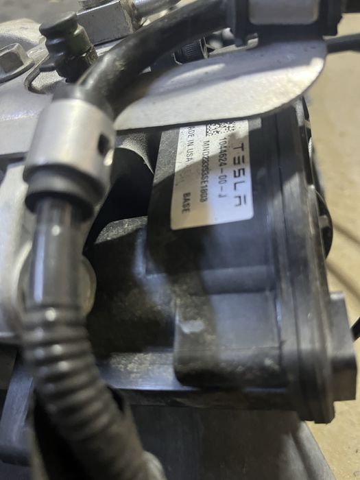 Супорт задній tesla m3