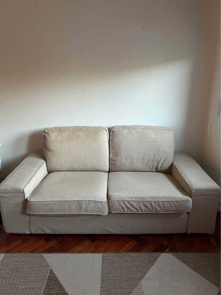 Sofá bege 3 lugares