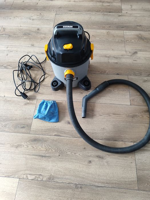 Odkurzacz Titan 1300wat z rurą