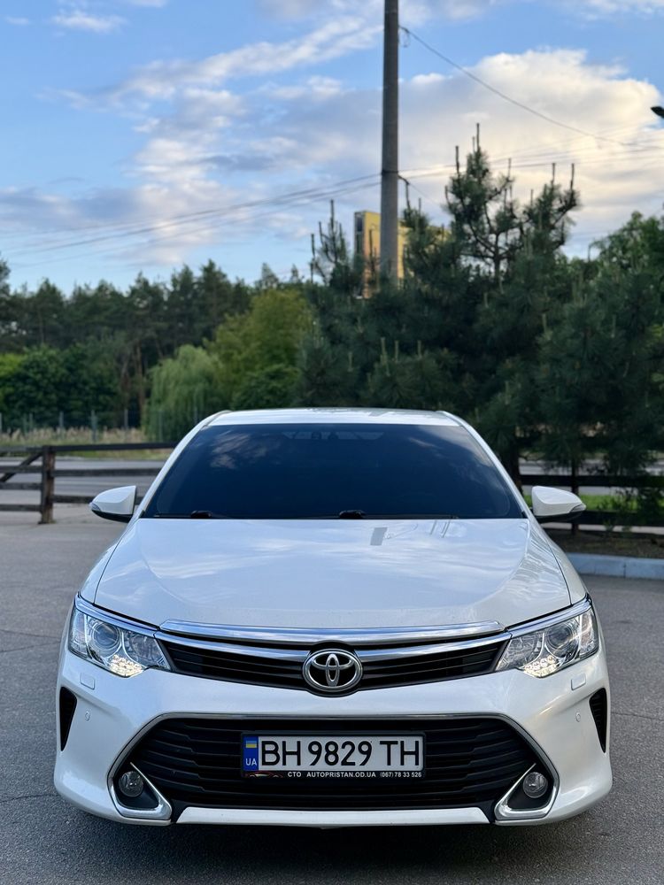 Продам официальную Toyota Camry 2015года