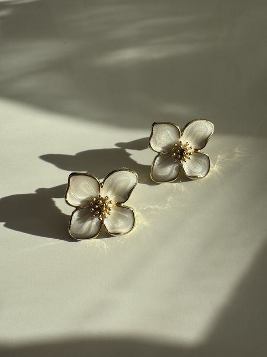 Сережки стильні різні