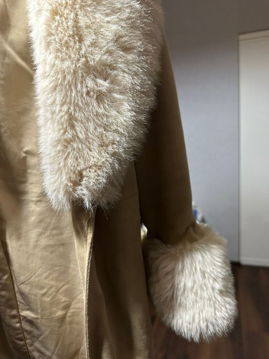 Płaszcz beżowy ciepły futro