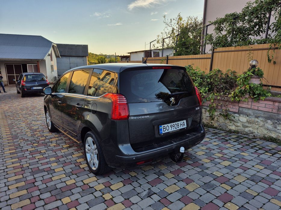 Peugeot 5008 1.6 бензин