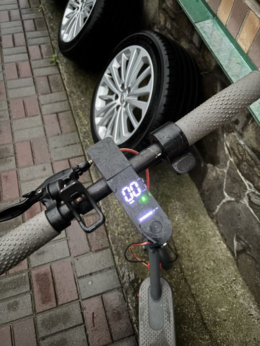 Продам електросамокат xiaomi