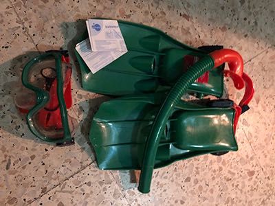 Equipamento de mergulho para criança
